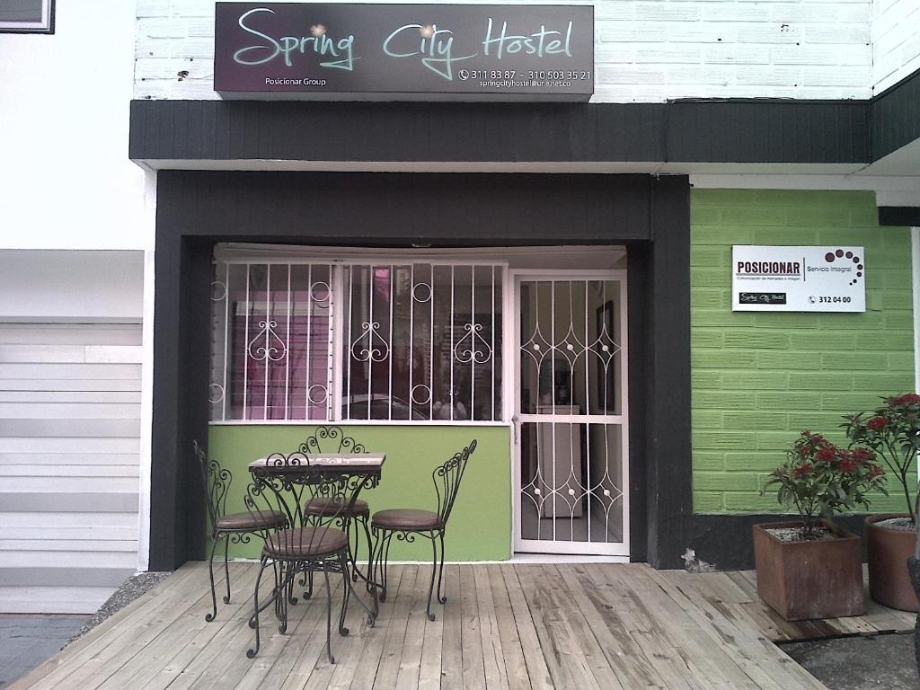 Spring City Hostel Медельин Экстерьер фото