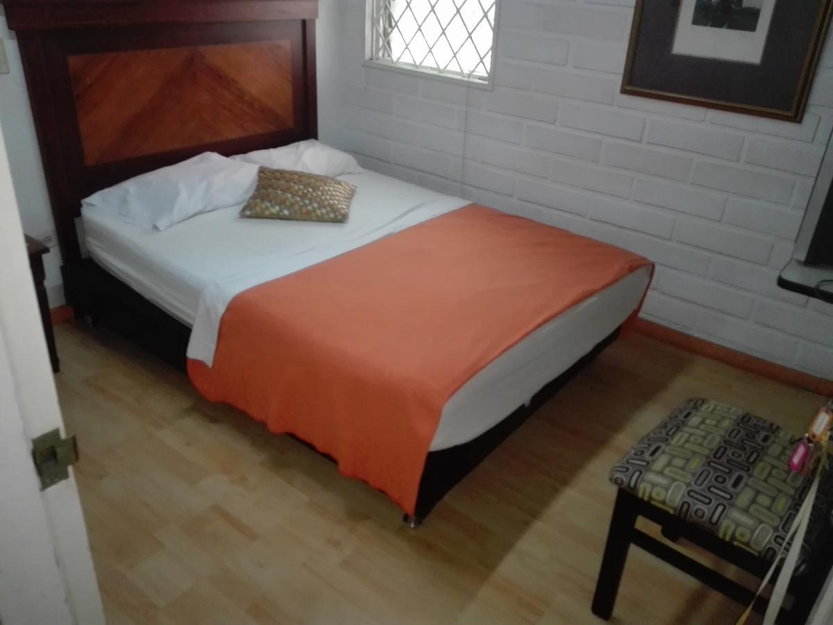Spring City Hostel Медельин Экстерьер фото