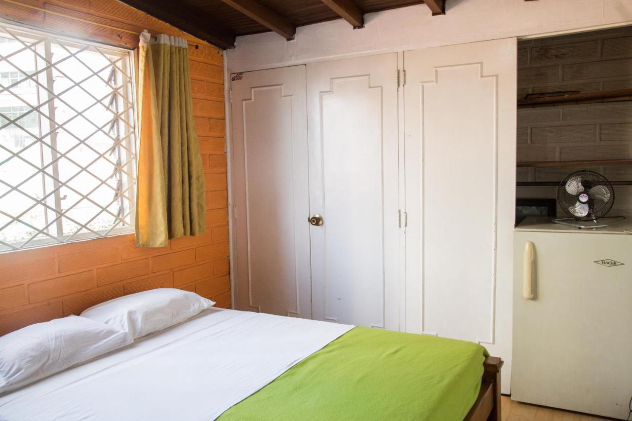 Spring City Hostel Медельин Экстерьер фото