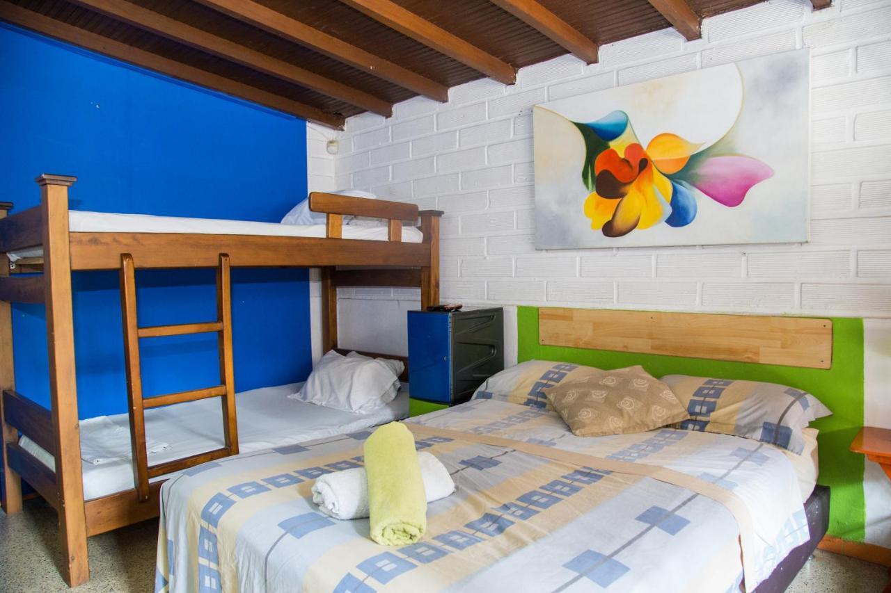 Spring City Hostel Медельин Экстерьер фото
