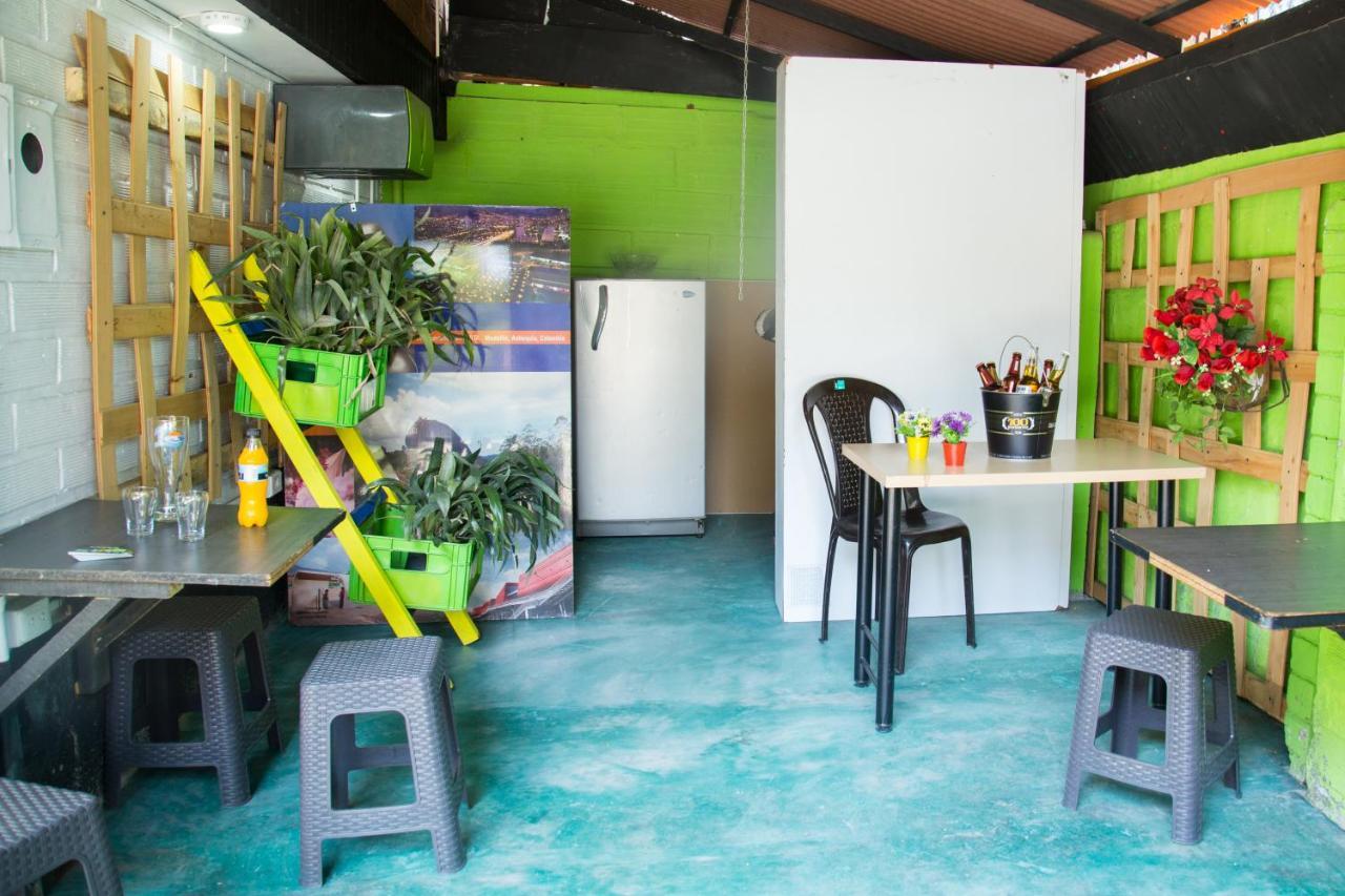 Spring City Hostel Медельин Экстерьер фото