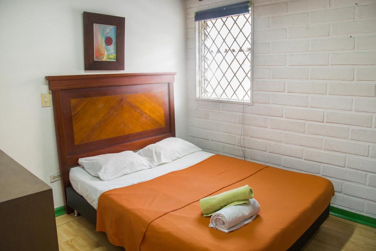 Spring City Hostel Медельин Экстерьер фото