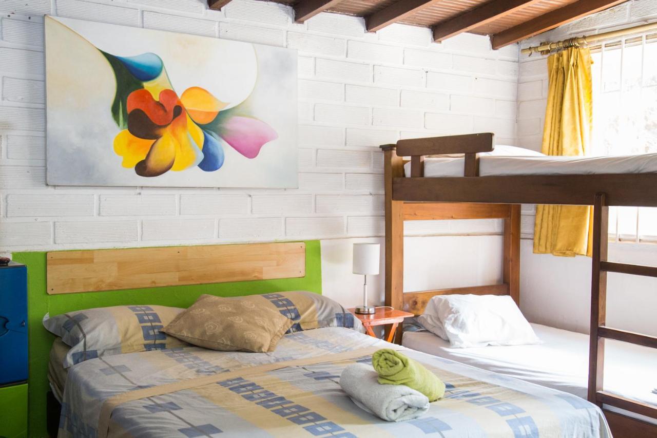 Spring City Hostel Медельин Экстерьер фото