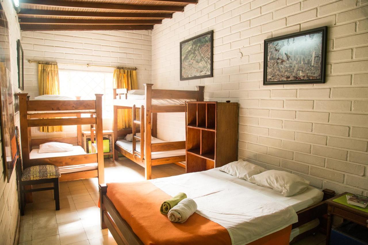 Spring City Hostel Медельин Экстерьер фото