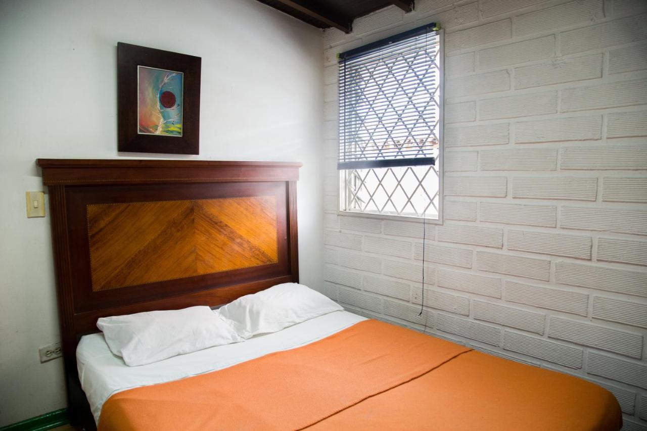 Spring City Hostel Медельин Экстерьер фото